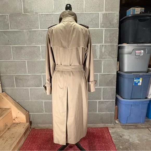 Burberry trench coat. - Picture 7 of 14